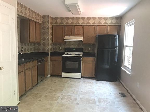 5th image of 6724 Jenny Leigh Ct