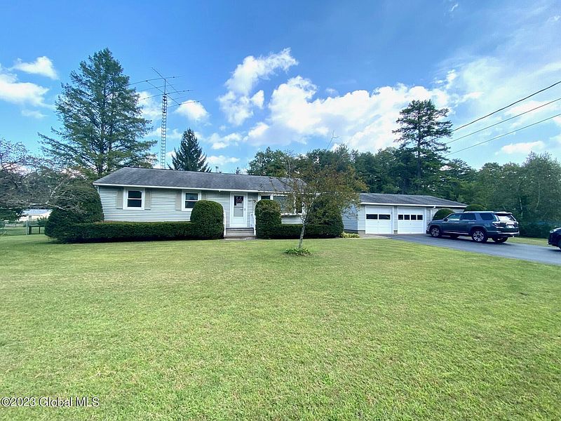2nd image of 8 Wintergreen Road