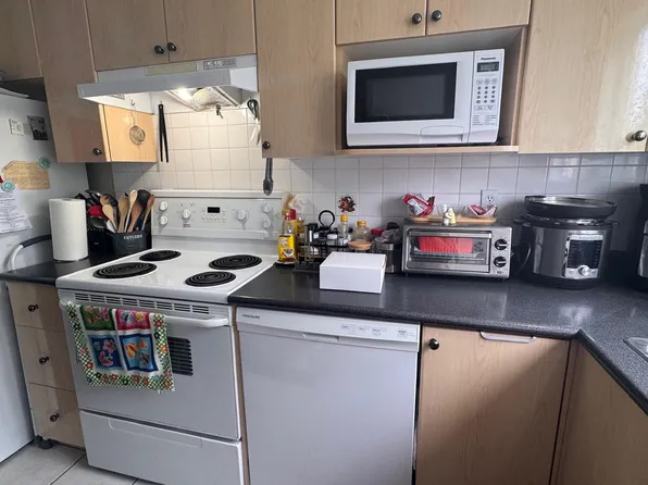1099 W 71st Ave #301, Vancouver, BC V6P 6Y5
