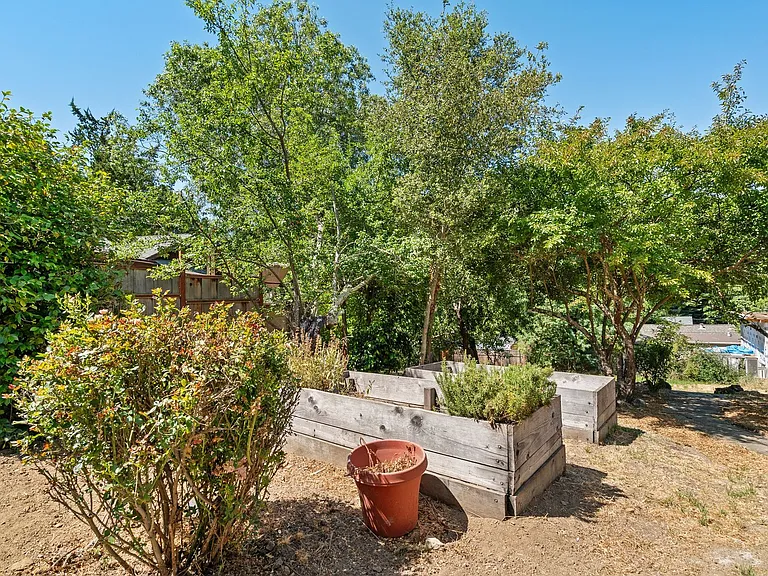 205 Apple Knl — Photo 32