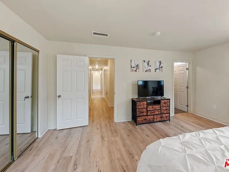 5912 S Flower St — Photo 17
