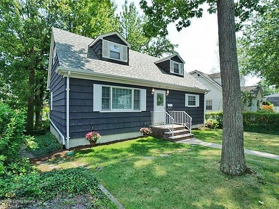 4th image of 15 Acacia Ave