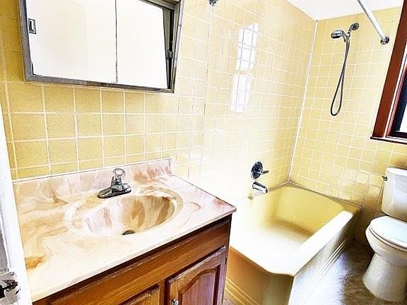 3rd image of 92 Bay 37th St #1F