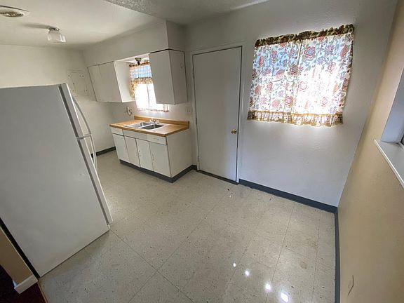 5th image of 564 Canterbury Ln
