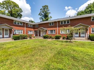 135 E Main St APT 13, Clinton, CT 06413