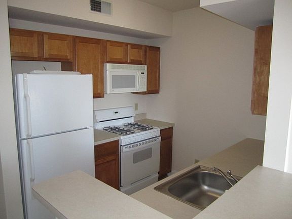 3rd image of 406 Jefferson St APT 416