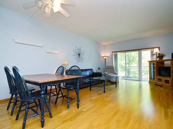 4th image of 900 Lee St Unit 208