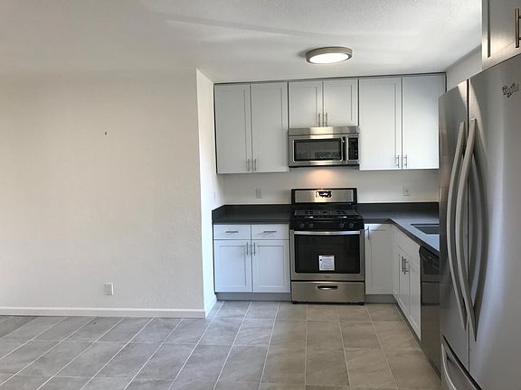 4th image of 3560 Crestmoor Dr