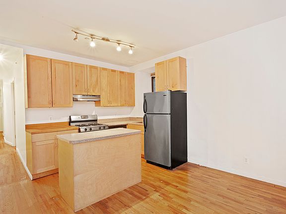 3rd image of 304 W 112th St APT G