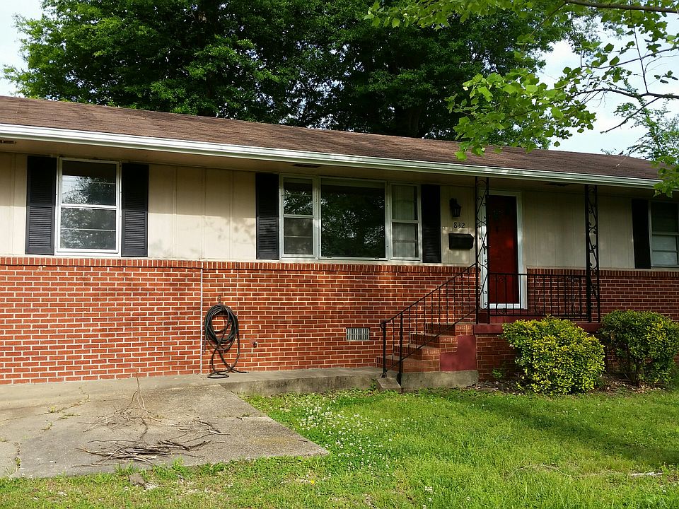 2nd image of 832 Circle Spur