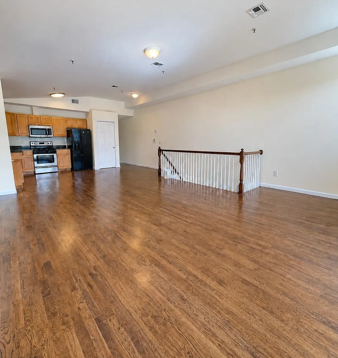 3 bed, 2.0 bath, $3,200 — Photo 3