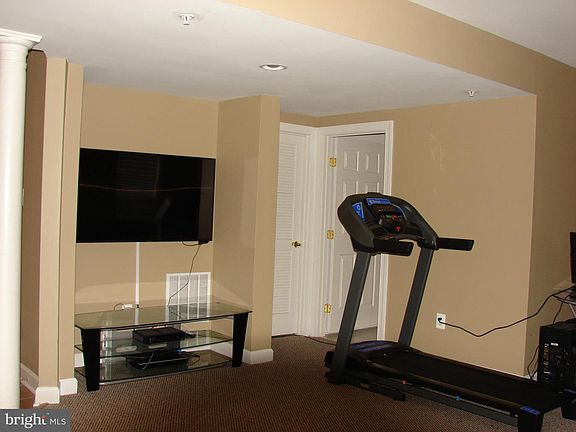 5th image of 15805 Buxton Pl