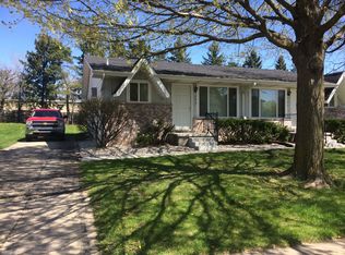 125 Grand Manor Dr, Grand Ledge, MI 48837