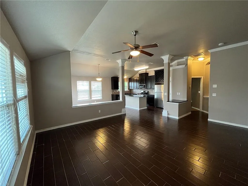 3 bed, 2.0 bath, 1583 sqft, $2,150 — Photo 4