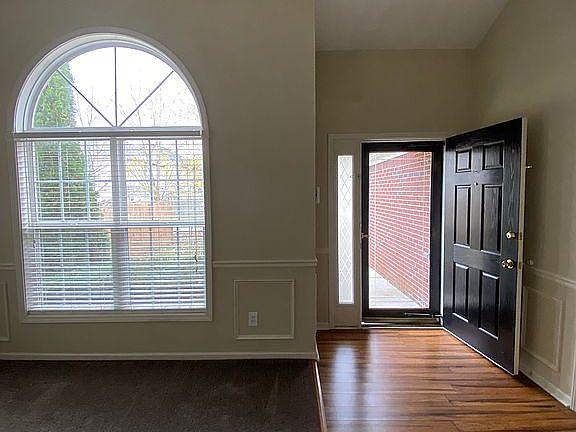3rd image of 580 Newbury Way