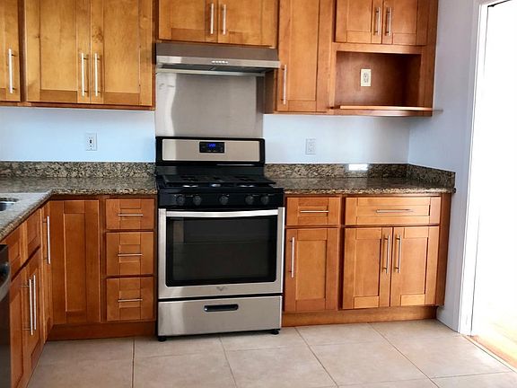 5th image of 2946 Taraval St