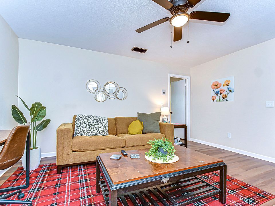 Spacious living room area with a pull out queen bed in the couch