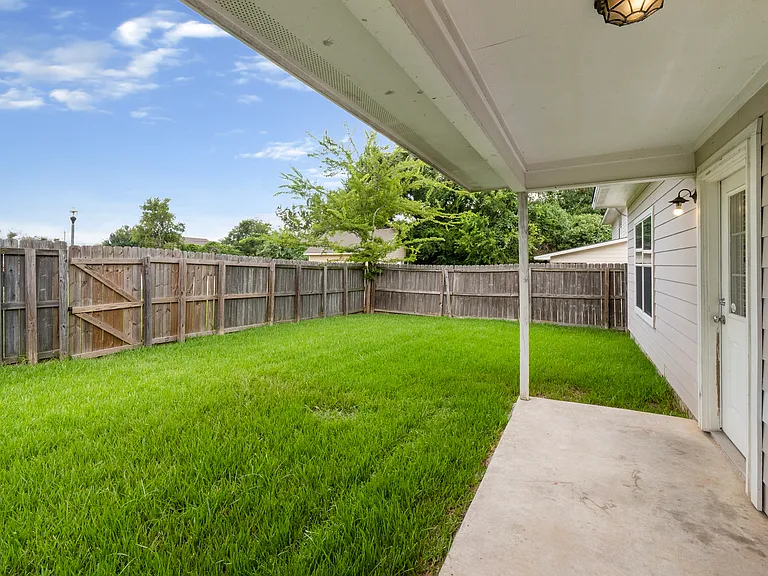 1720 Boardwalk Ct — Photo 22