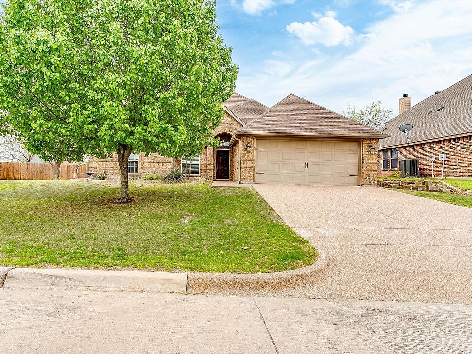 1st image of 108 Versailles Ln