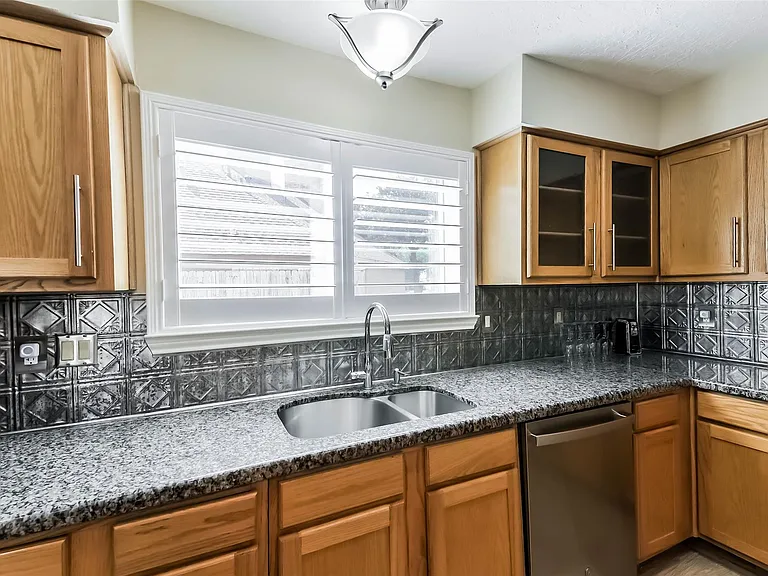 3911 Cherry Forest Dr — Photo 16