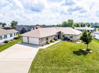 606 W View Dr, Readlyn, IA 50668