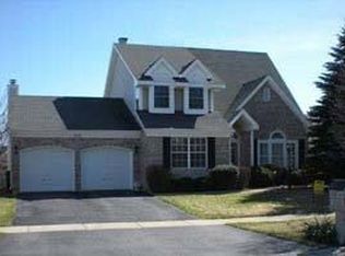 1085 Dartmouth Dr, Bartlett, IL 60103