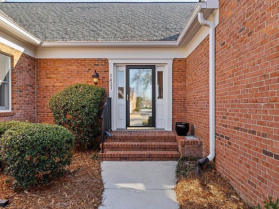 3rd image of 1421 Heritage Landing Dr