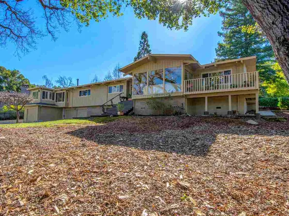 17 Fairway Ln, Pleasanton, CA 94566