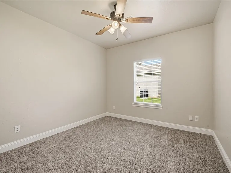 4404 Harris St — Photo 16