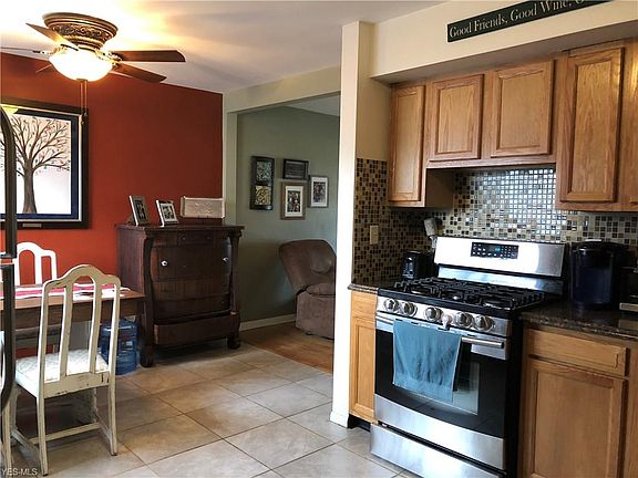 5th image of 615 Gary Dr