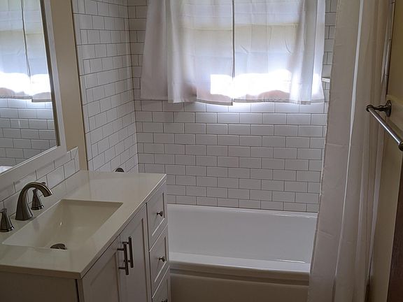 4th image of 808 E 28th St