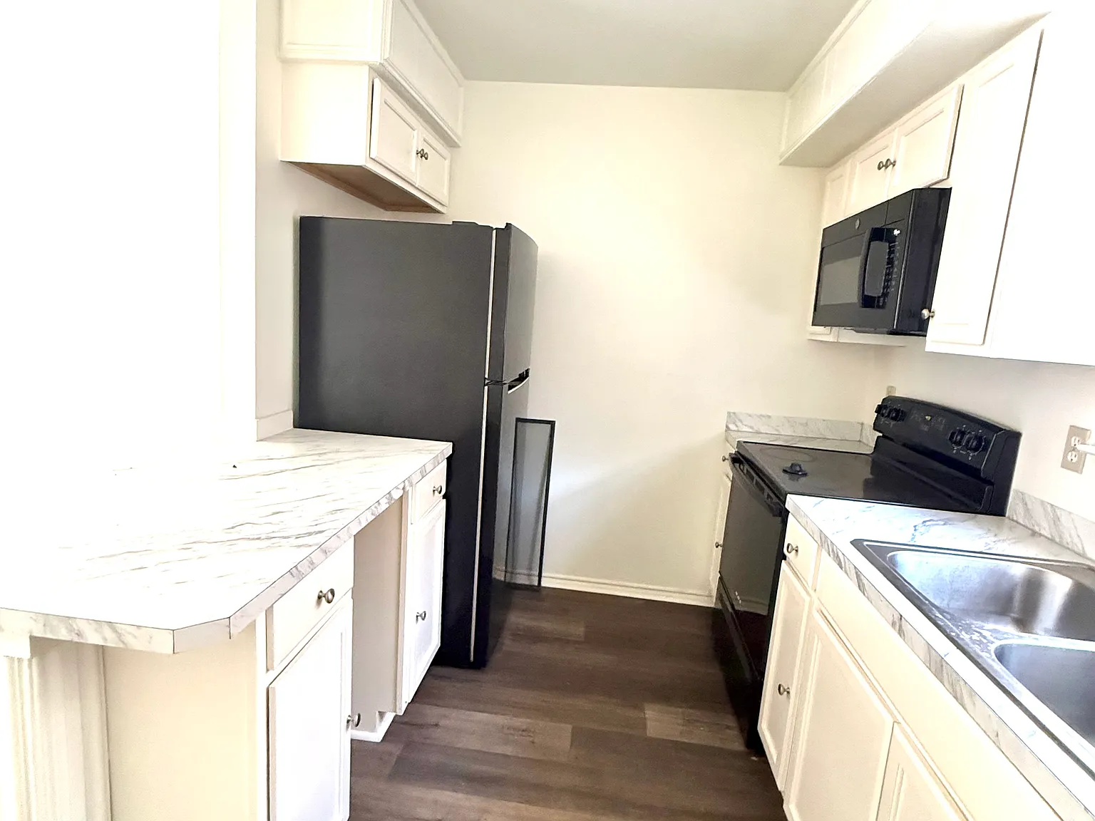 1300 Bagby Ave — Photo 2