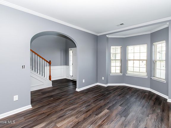 4th image of 2910 Wellington Street