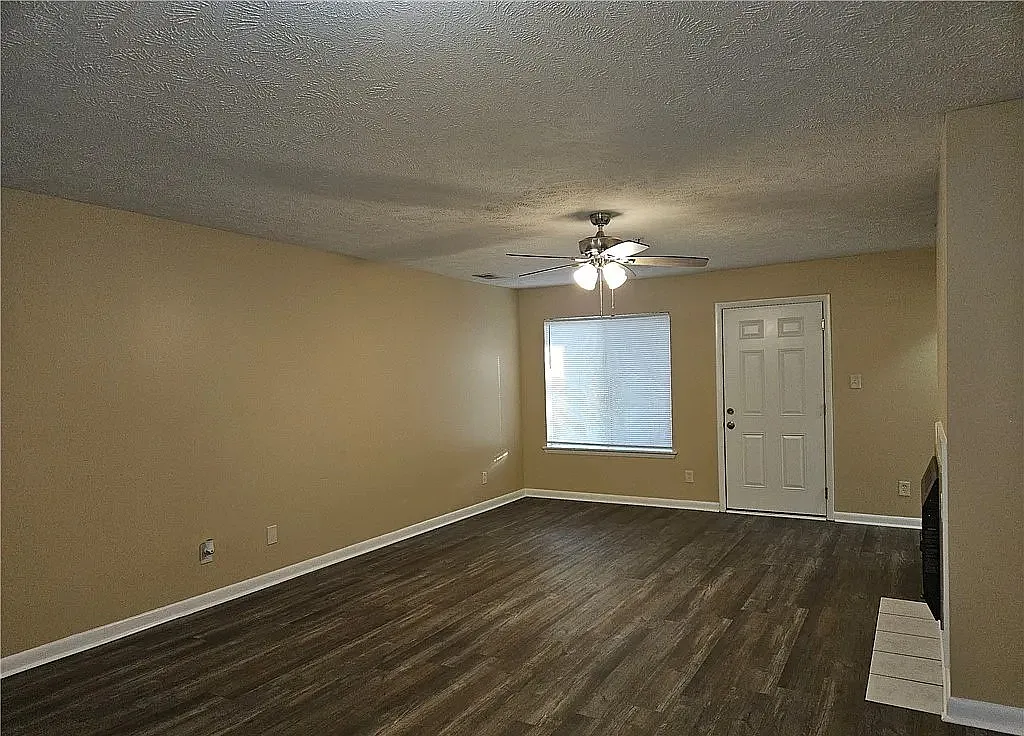 3375 Galleria Dr — Photo 3