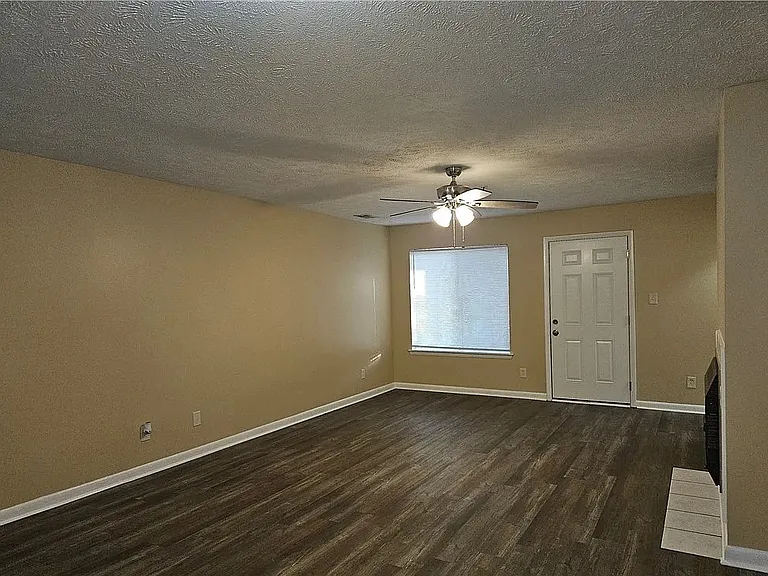 3375 Galleria Dr — Photo 3