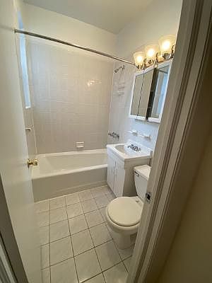 3rd image of 417 40th St APT A5