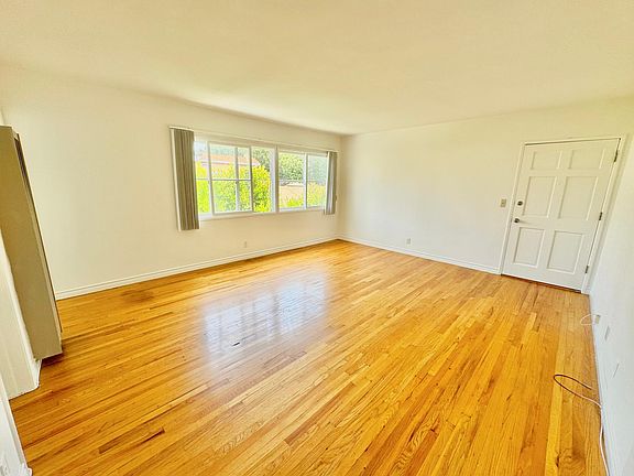2nd image of 2201 Oak St #B1