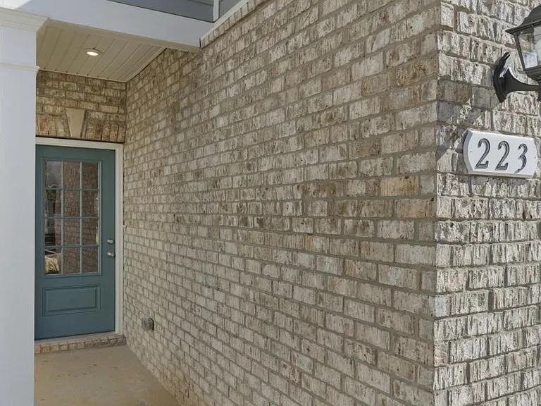 223 Emmett Dr — Photo 4