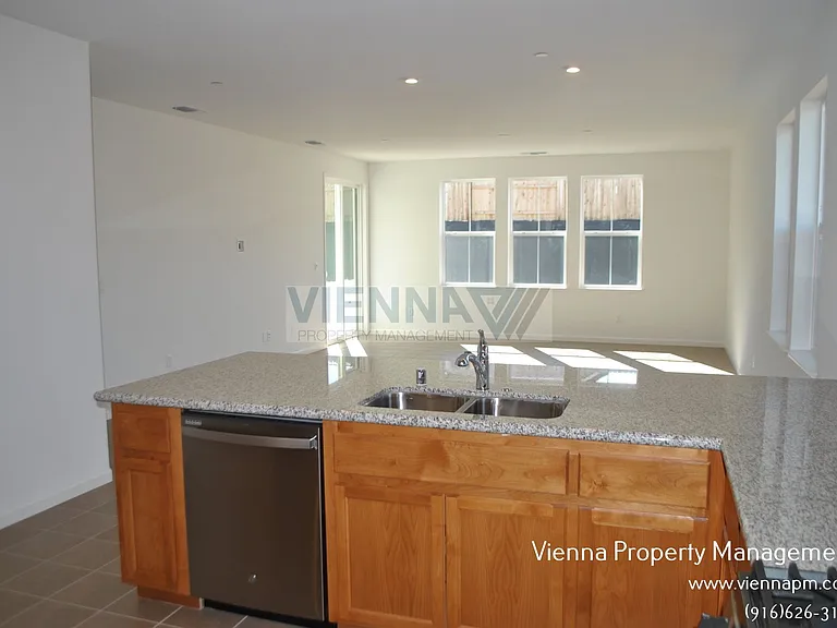 101 Chesapeake Ct — Photo 13