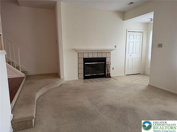 2nd image of 1004B Briarwood Dr