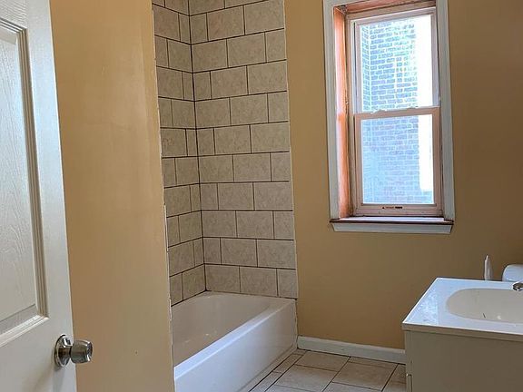 5th image of 1103 W Wingohocking St Unit B