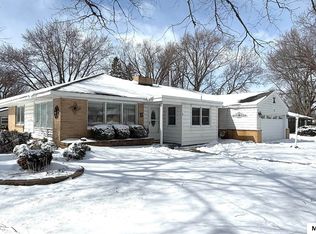 6 Willowbrook Dr, Mason City, IA 50401