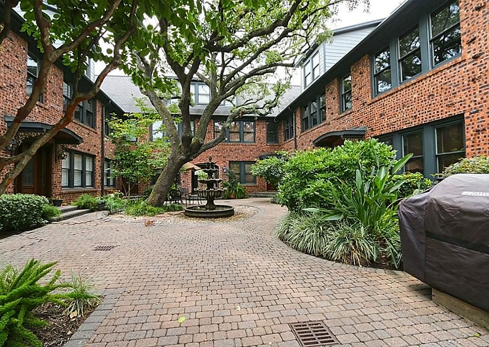 The Paramount Lofts are a registered c. 1926 Houston Landmark.