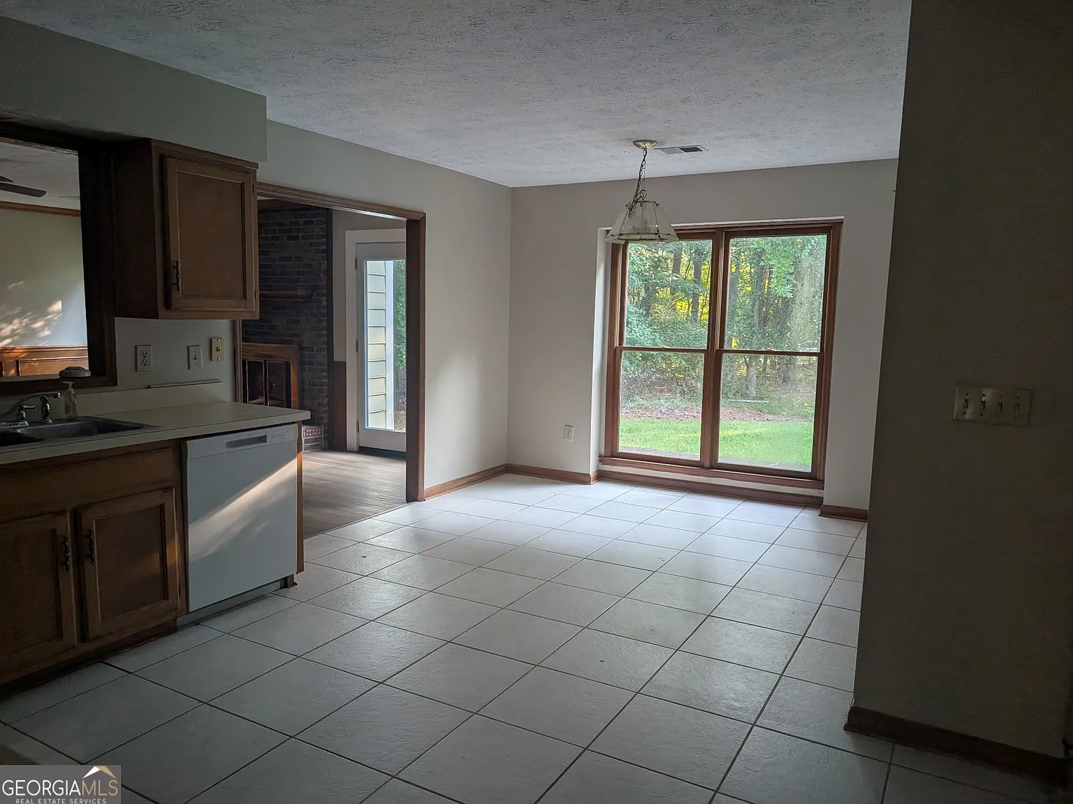 3 bed, 2.0 bath, 1867 sqft, $3,000 — Photo 4