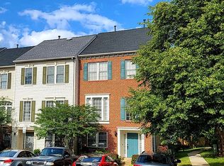 908 Harrison Cir, Alexandria, VA 22304