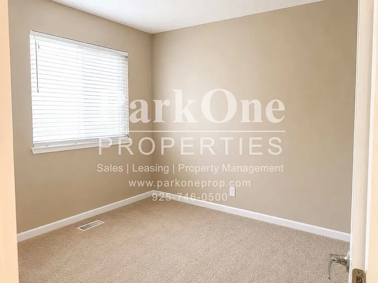 1500 Fieldcrest Dr — Photo 6