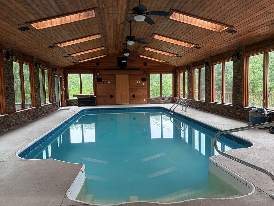 1st image of 422 Debord Rd