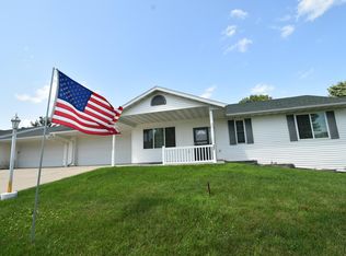 240 6th St SW, Pine Island, MN 55963