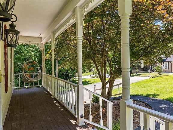 3rd image of 421 Golden Oaks Dr