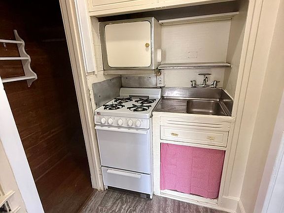 4th image of 210 E Morehead St APT 6